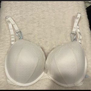 Victoria’s Secret 34DDD White Lace Bra